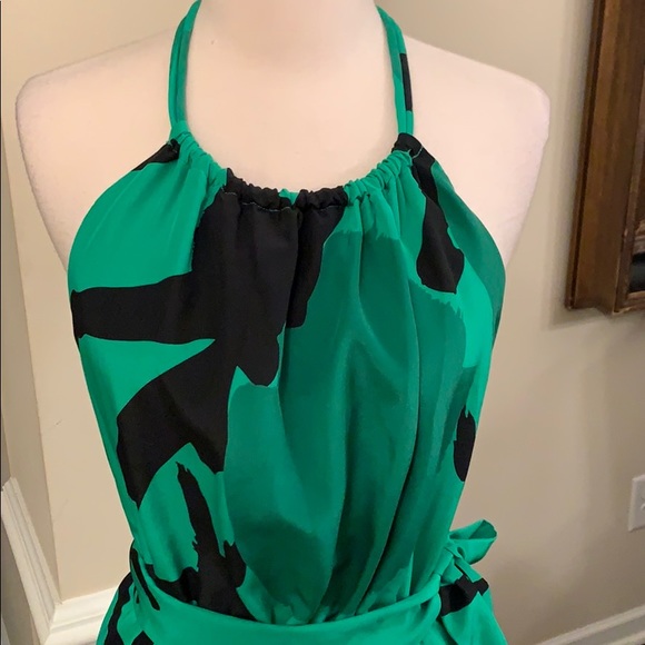 Stunning silk halter top by Falls - Picture 2 of 6